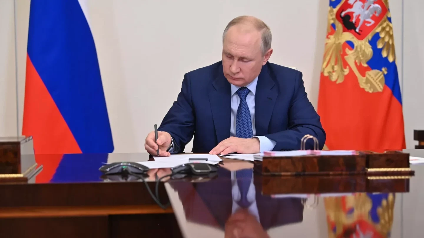 Путин подписал законы о вхождении новых территорий в состав России